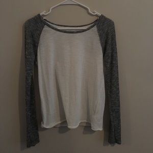 🗿🏐AEROPOSTALE white and grey baseball tee. 🏐🗿